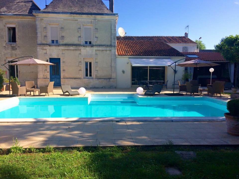 Villa Roulotte de Dilou Noisette à Matha Extérieur photo